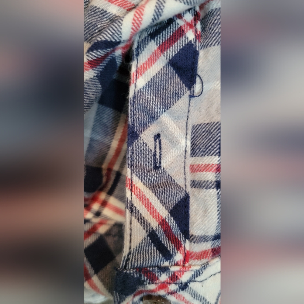BDG Urban Outfitters Rayne Flannel Boxy Cropped Button Down Womens M Red Blue Gr - Picture 10 of 14